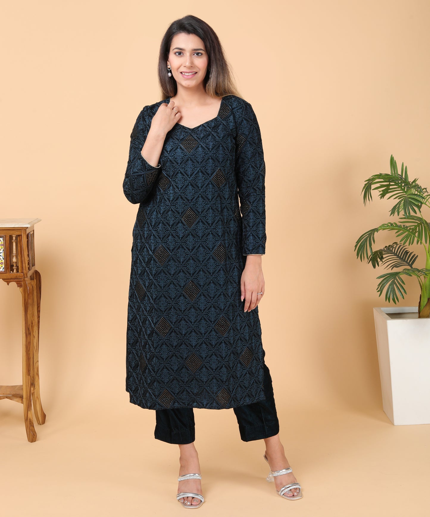 Velvet thread embroidred kurta set