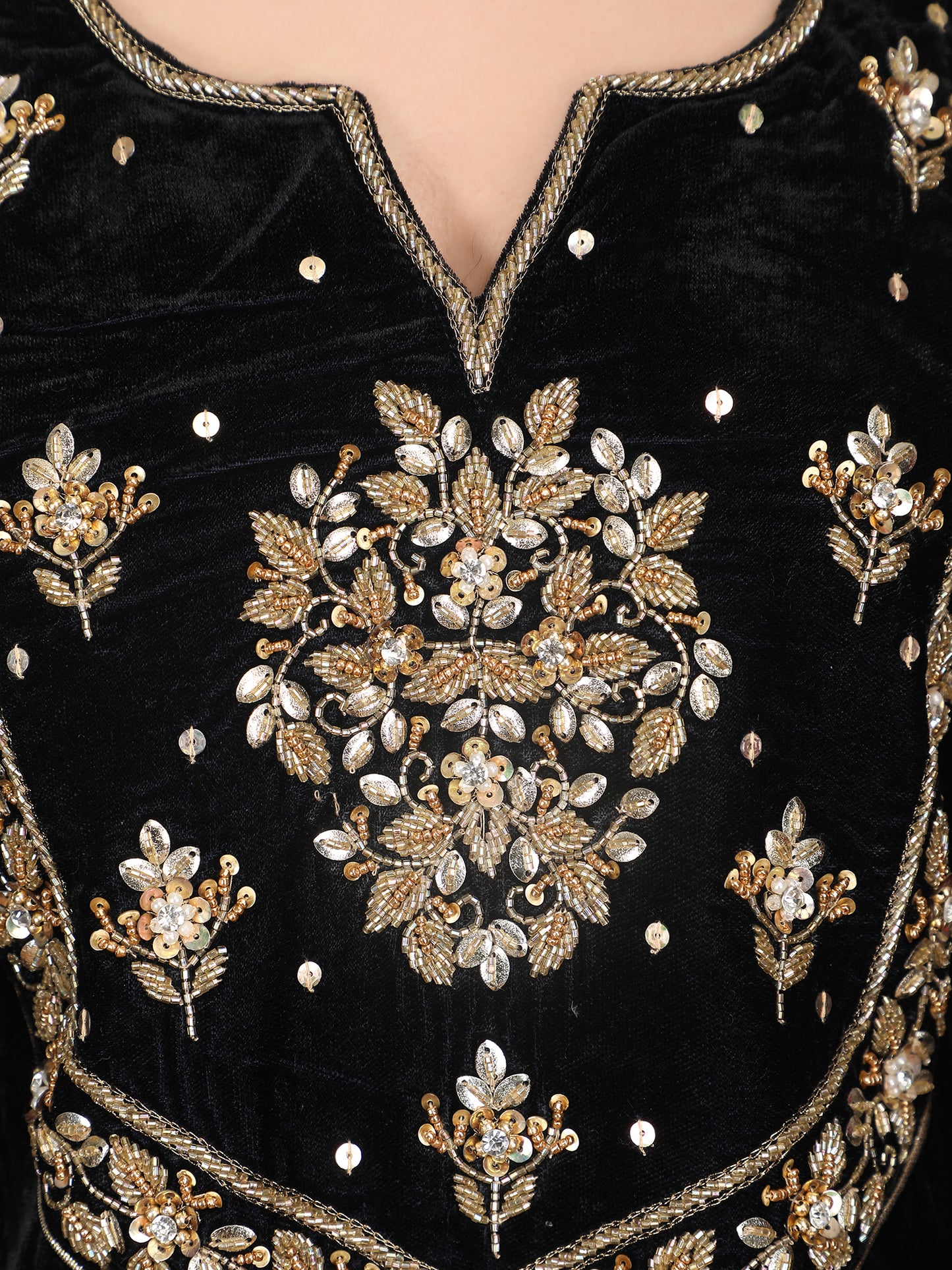 Raat ki Roshni with the shimmering details of hand embroidery