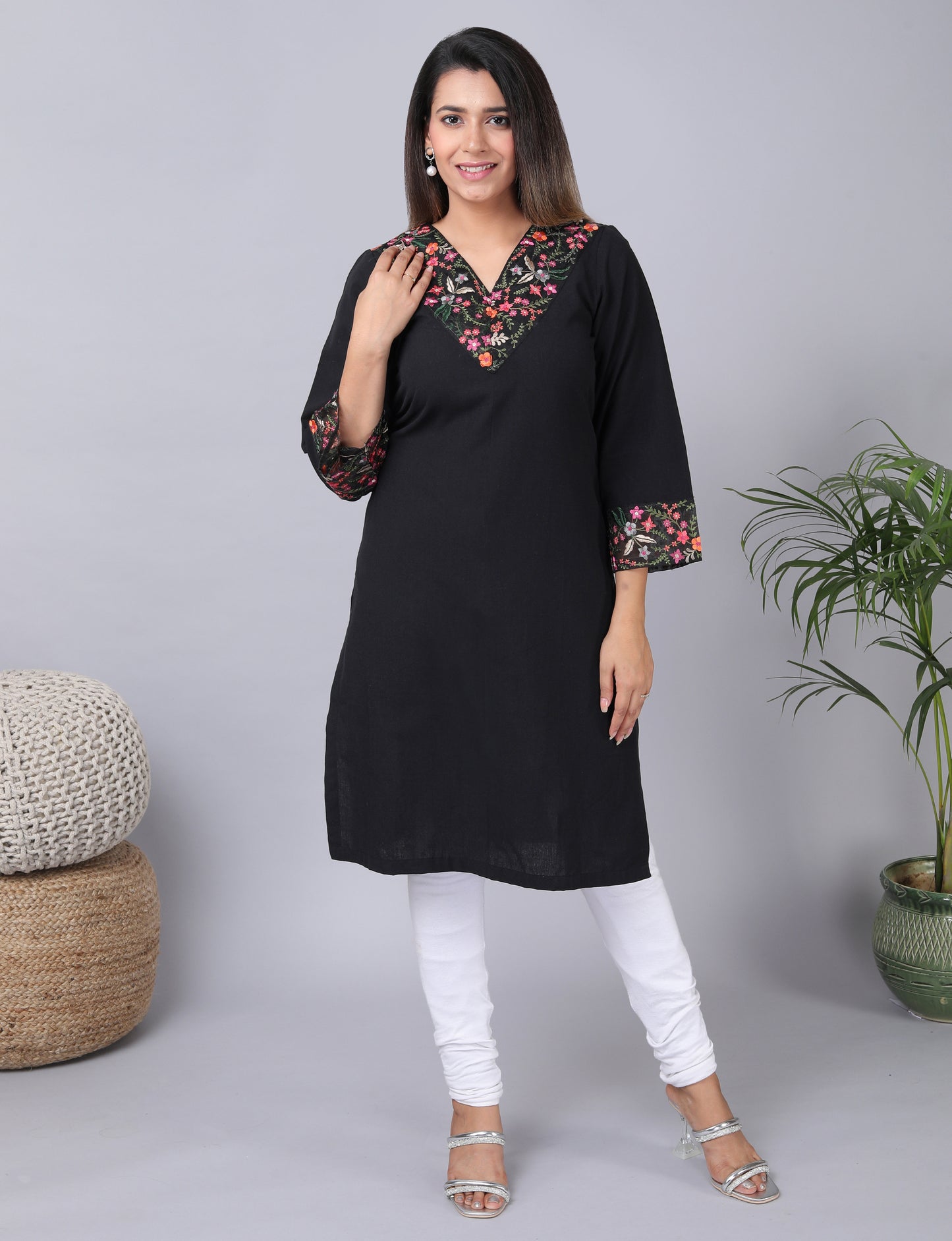 Handloom cotton kurta with thread embroidered border