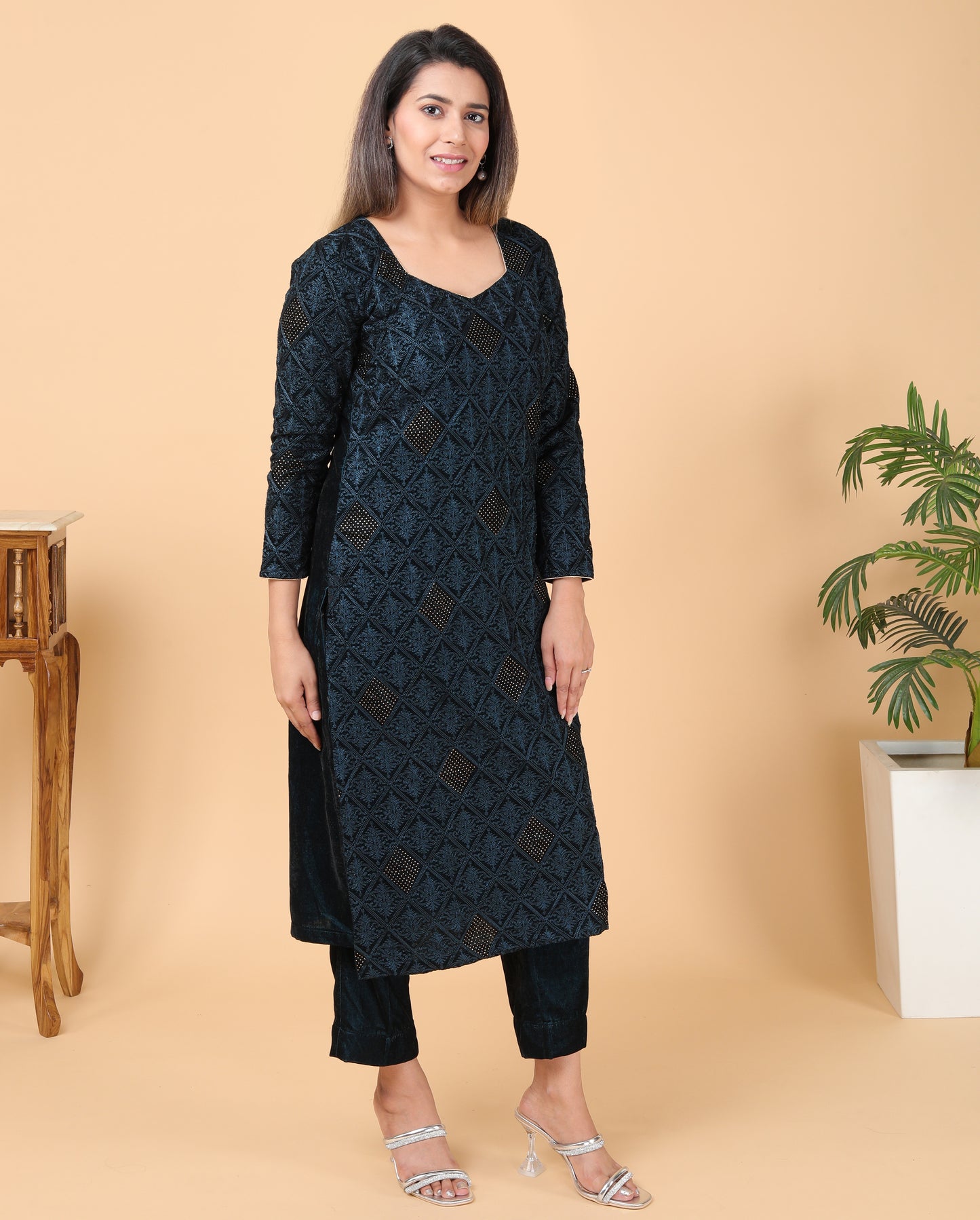 Velvet thread embroidred kurta set