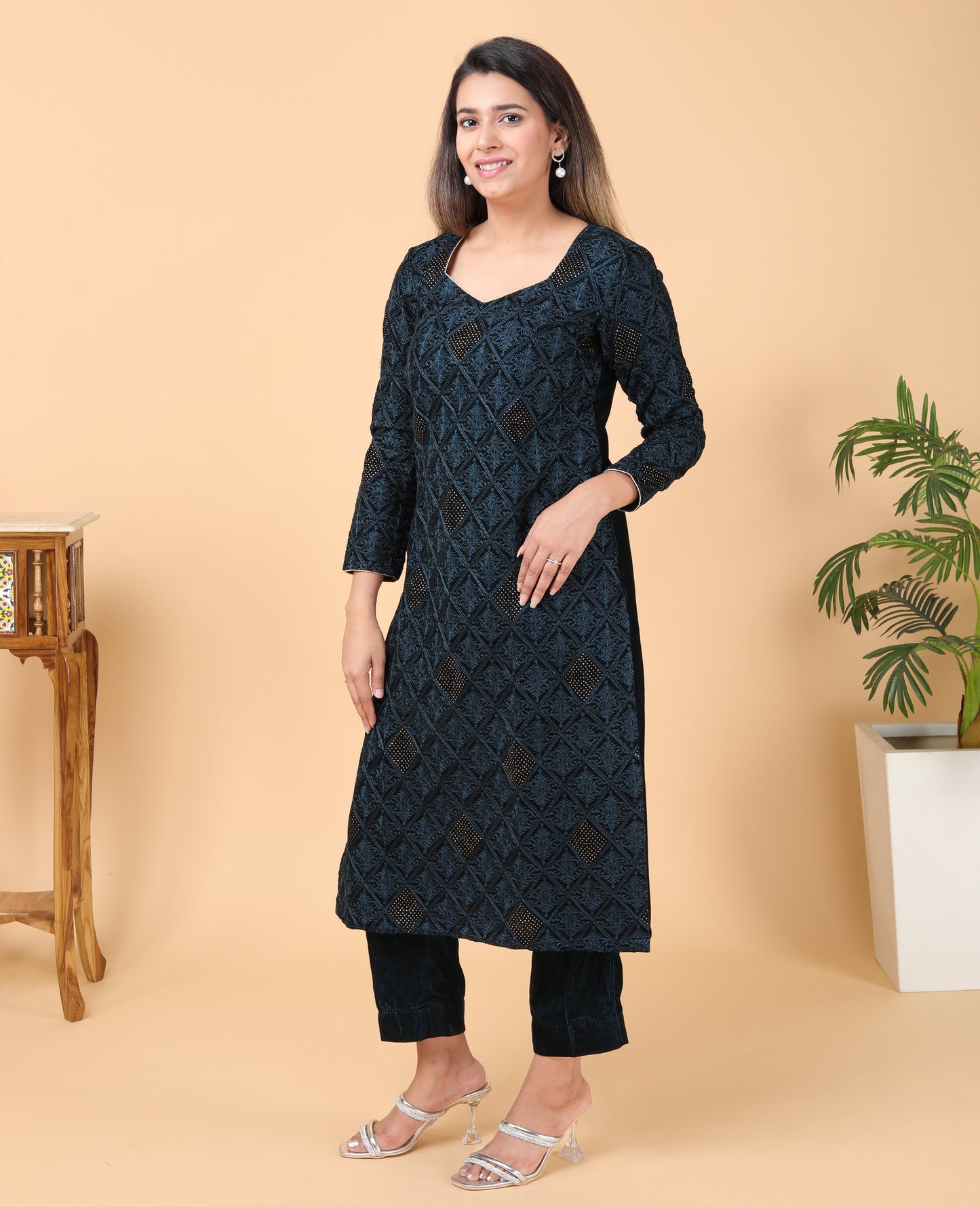 Velvet thread embroidred kurta set