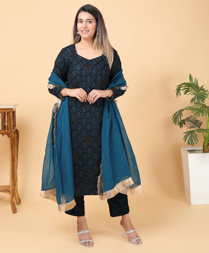 Velvet thread embroidred kurta set